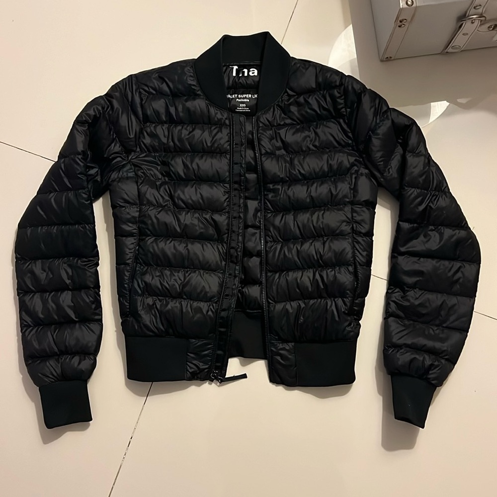 Aritzia TNA Chalet Super Light Packable Puffer Jacket